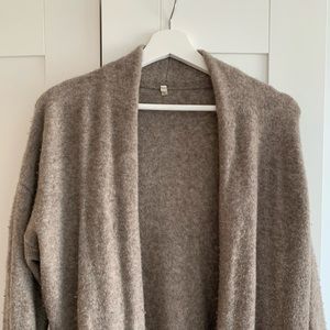 Beautiful brown Wool Aritzia cardigan